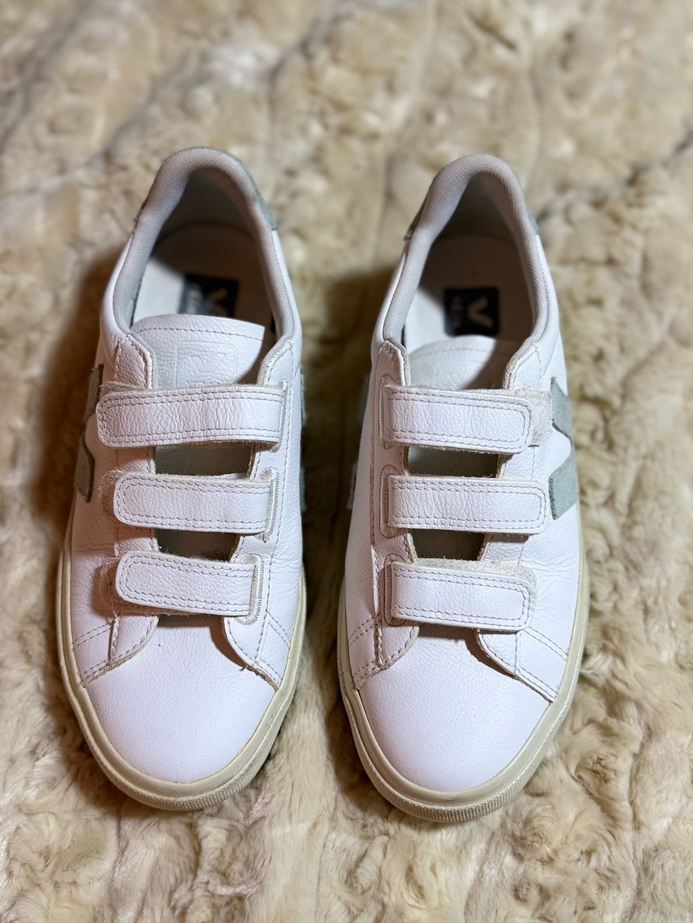 VEJA RECIFE LEATHER WHITE MATCHA W size 9